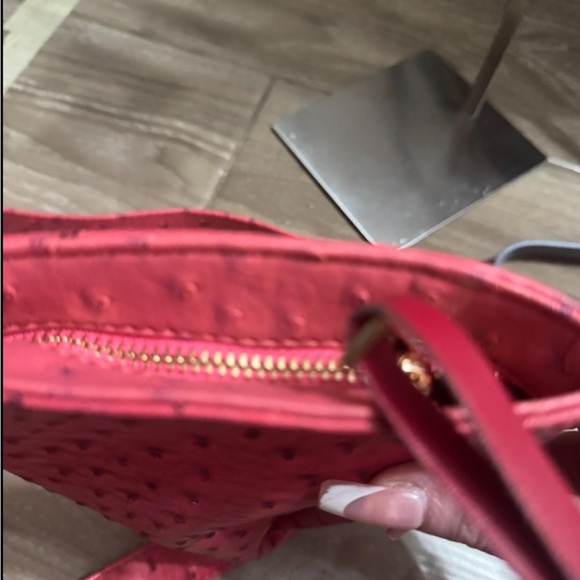 Unique faux ostrich Red pyramid bag with zipper closure - Picture 7 of 8